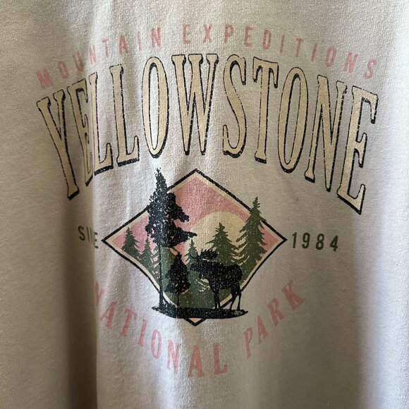 Cut & Paste Yellowstone Sweatshirt Size XXL 60% Cotton & 40% Polyester - Picture 2 of 4